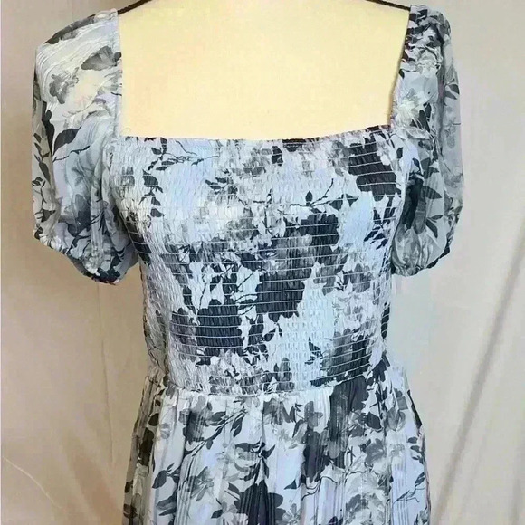 NWT - Francesca's Light Blue Flowered Dress with Elastic Bodice Dress (Size L) - Picture 2 of 9